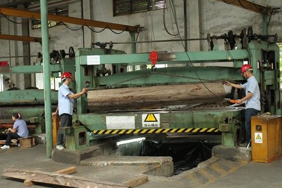 الصفيحة الخشبية الرائعة سانتوس الخشب الوردي الصنع من قبل الإنسان 2050-3200mm للآلات الموسيقية الصين المصنع
