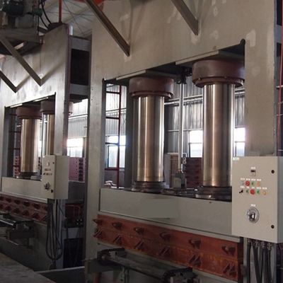 بلوط أبيض H665C قطع مسطح قشرة خشبية مُعاد تشكيلها لوجه الخزانة / تغطية الجدار
