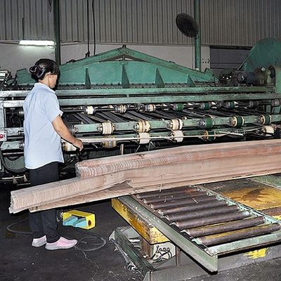 قشرة خشب الجوز الطبيعية الأمريكية ربع مقطوعة بشكل مستقيم لتصنيع أثاث من الدرجة العالية Fsc China Manufacturer