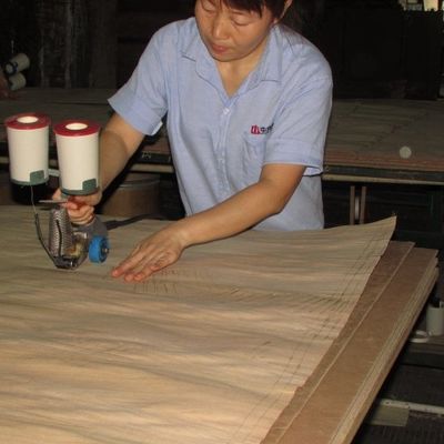 قاعدة MDF / لوح خشب مضغوط / لوح حبيبي قائم على لوحة Makore قشرة خشبية 2440x1220mm