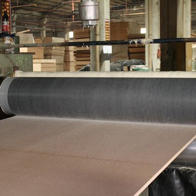 واجه MDF قشرة خشب البلوط الطبيعي تاج القشرة 2440/2745 مم مقاس مطول درجة E0 / E1 من الشركة المصنعة في الصين
