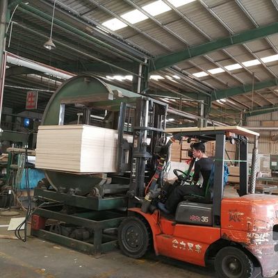 المواجهة الطبيعية الرمادية التاج الخشب القشرة E0 / E1 العجيبة الخشب المقلد / Mdf / الخشب الصفيح