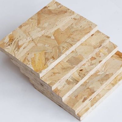 لوحة الخيوط الموجهة OSB2 ثلاث طبقات مع الصنوبر المشع 2745mm الطول للوحة تحمل الحمل