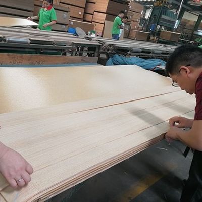 طلاء الخشب الهندسي الراقي النوت الأوروبي E.WT-X4088C التاج قطع الأسود مع 0.15-0.55mm لمصنع الباب