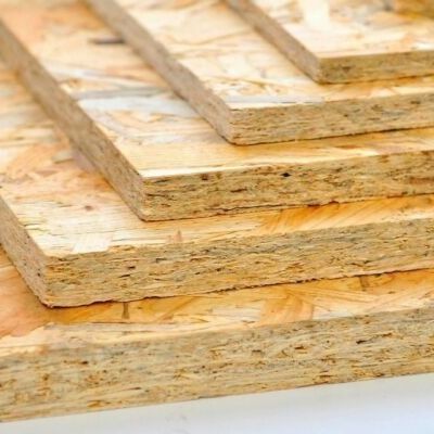 Radiata Pine Oriented Strand Board Osb4 2440*1220*18mm Can Be Customsized For Exterior Wall And Roof Panel ويمكن تخصيصها للجدار والسقف الخارجي