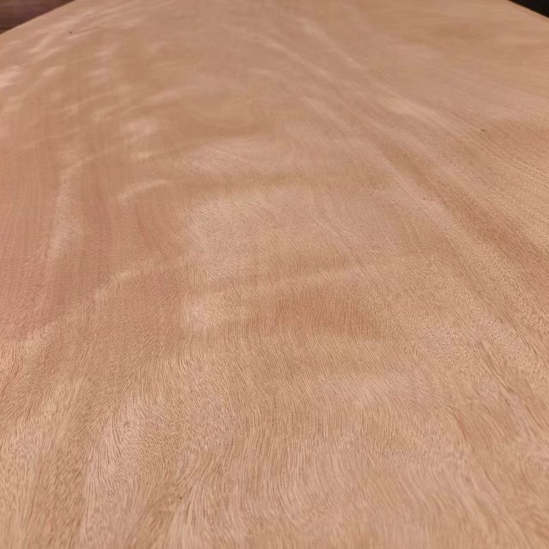 2440*1220 قطعة كاملة غابون أوكومي الخشب القشرة 0.2mm - 0.4mm لمصنع اللوحات الفاخرة