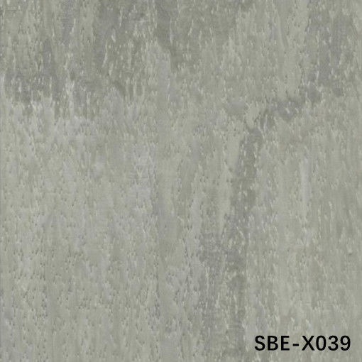اللون الرمادي 0.30mm سمك التشطيب الخشبي الهندسي لأبواب الداخلية SBE-X039